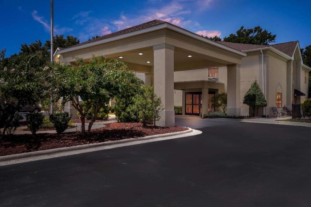 Clinton Comfort Inn מראה חיצוני תמונה