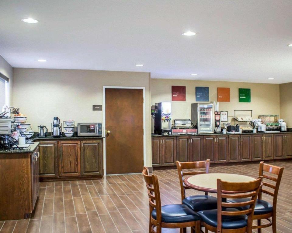 Clinton Comfort Inn מראה חיצוני תמונה